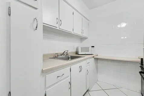 900 SW 10th Terrace Hallandale Beach FL 33009