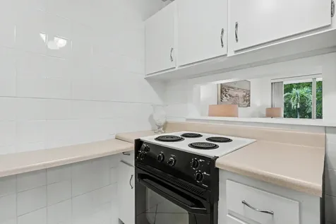 900 SW 10th Terrace Hallandale Beach FL 33009