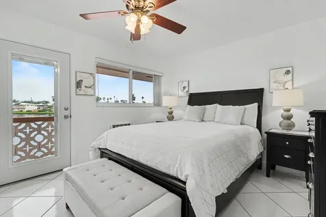 900 SW 10th Terrace Hallandale Beach FL 33009