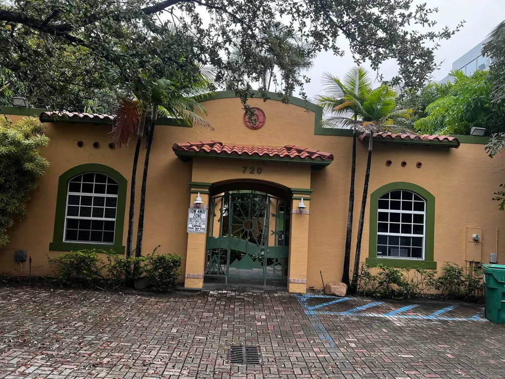720 NE 3rd Fort Lauderdale FL