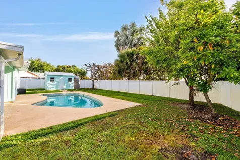 8675 SE Keathley Hobe Sound FL 33455