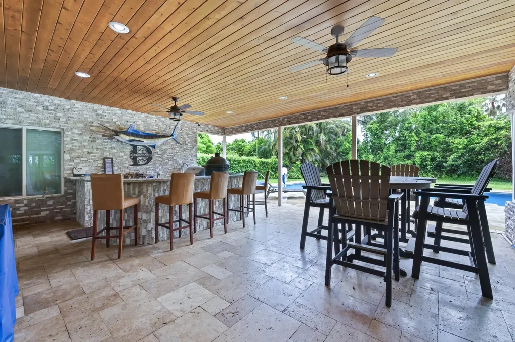 10114 Hunt Club Lane Palm Beach Gardens FL 33418