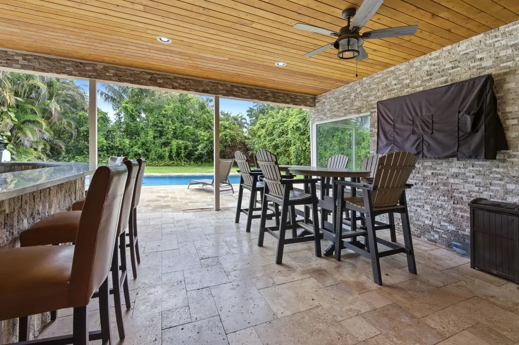 10114 Hunt Club Lane Palm Beach Gardens FL 33418