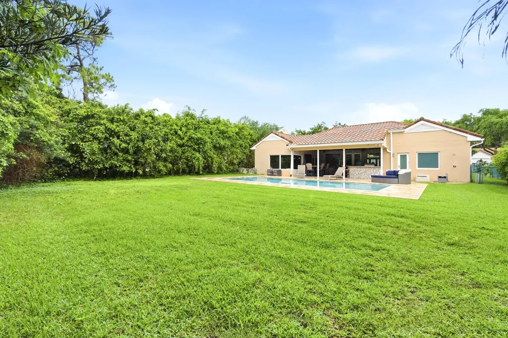 10114 Hunt Club Lane Palm Beach Gardens FL 33418