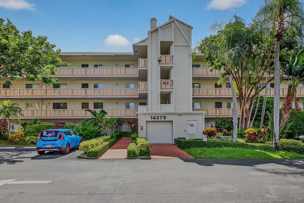 14375 Strathmore Lane Delray Beach FL 33446