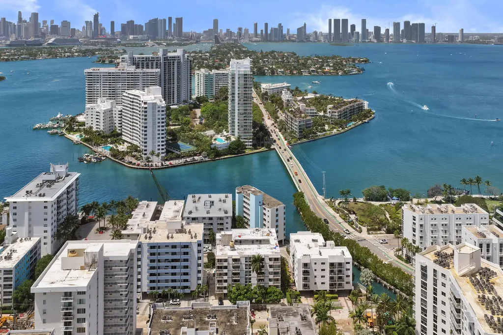 1670 Lincoln Court Miami Beach FL 33139