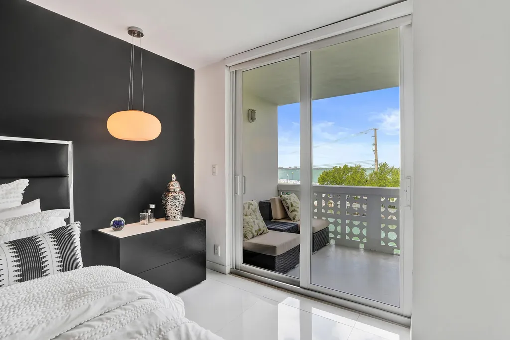 1670 Lincoln Court Miami Beach FL 33139