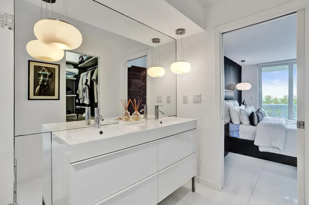 1670 Lincoln Court Miami Beach FL 33139