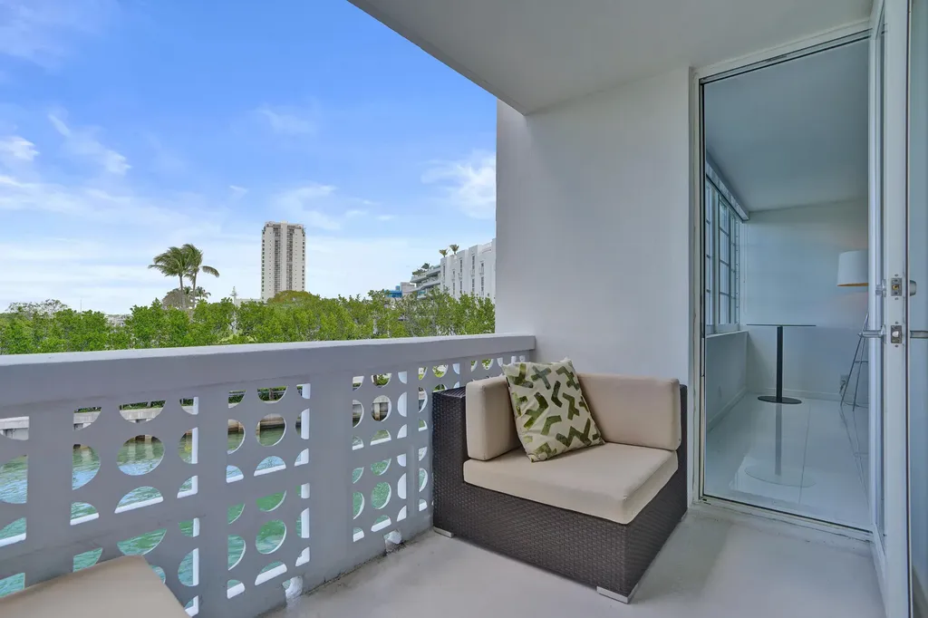 1670 Lincoln Court Miami Beach FL 33139