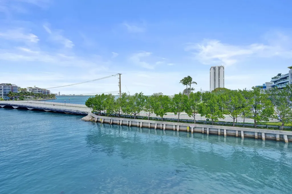1670 Lincoln Court Miami Beach FL 33139