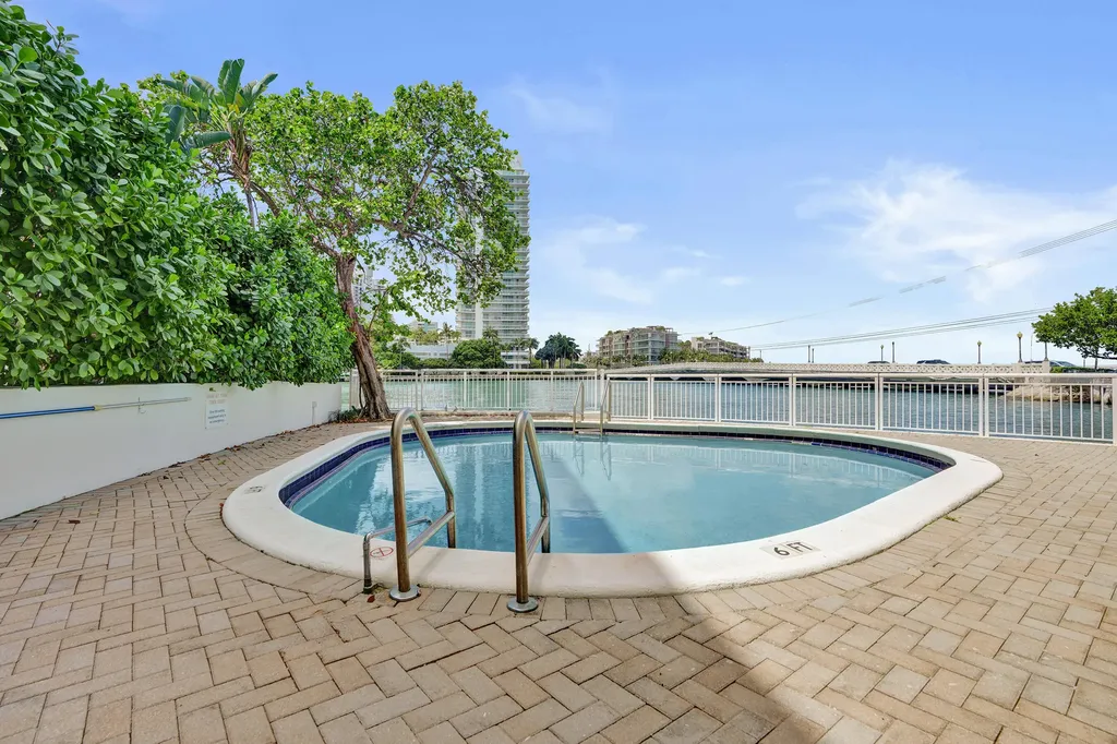 1670 Lincoln Court Miami Beach FL 33139