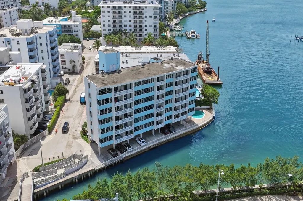 1670 Lincoln Court Miami Beach FL 33139