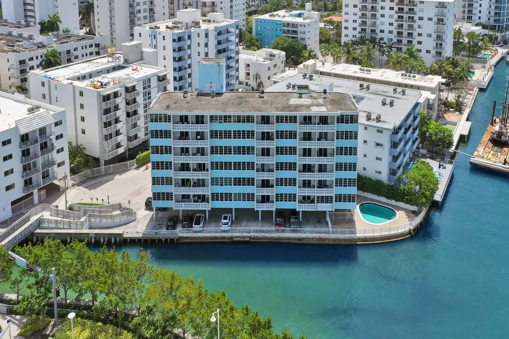 1670 Lincoln Court Miami Beach FL 33139