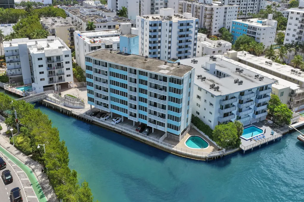 1670 Lincoln Court Miami Beach FL 33139