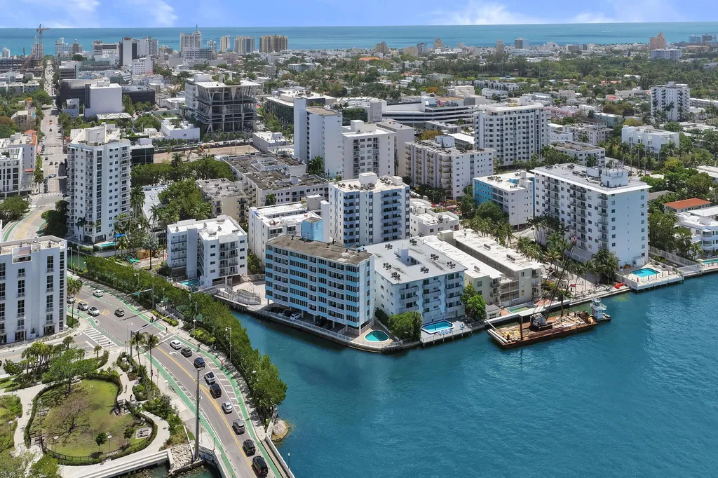 1670 Lincoln Court Miami Beach FL 33139