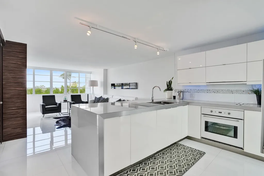 1670 Lincoln Court Miami Beach FL 33139