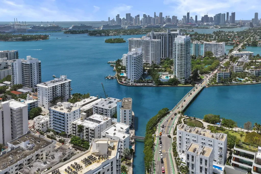 1670 Lincoln Court Miami Beach FL 33139