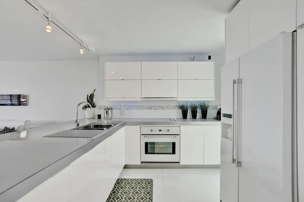 1670 Lincoln Court Miami Beach FL 33139