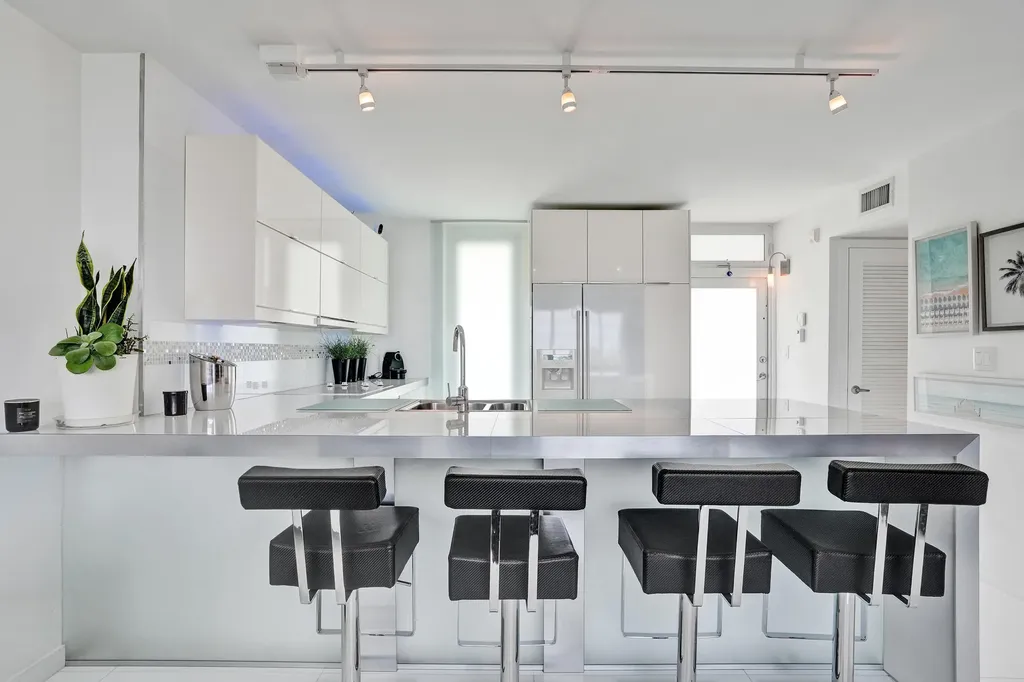 1670 Lincoln Court Miami Beach FL 33139