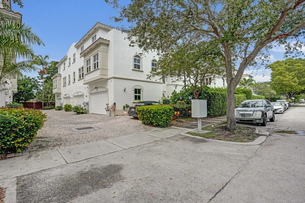 835 NE 16th Terrace Fort Lauderdale FL 33304