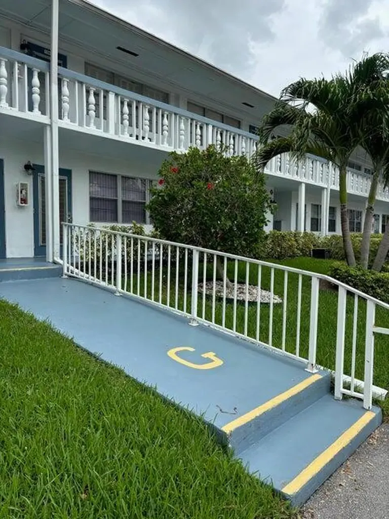125 Westbury Circle Deerfield Beach FL 33442