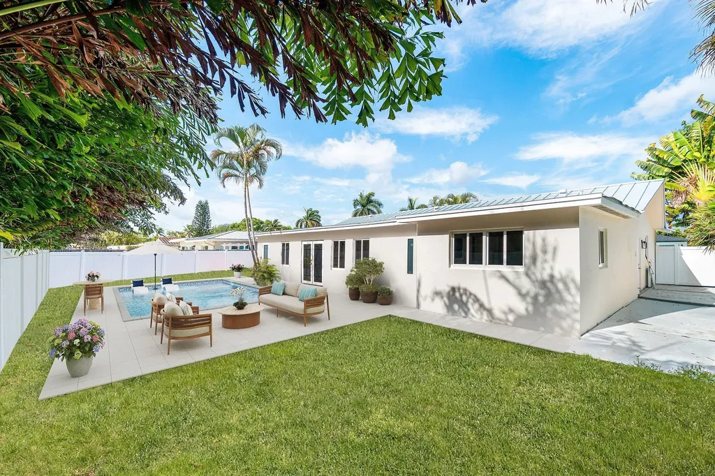 2814 SW 5th Street Boynton Beach FL 33435