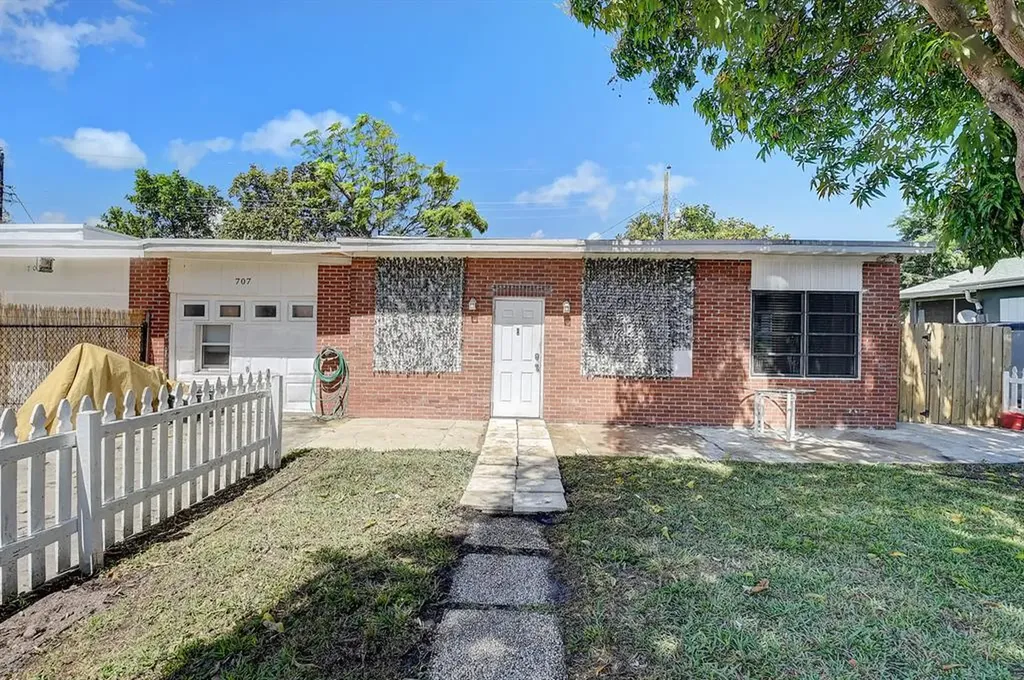707 SW 9th Court Delray Beach FL 33444