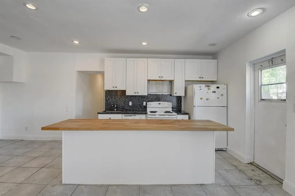 707 SW 9th Court Delray Beach FL 33444