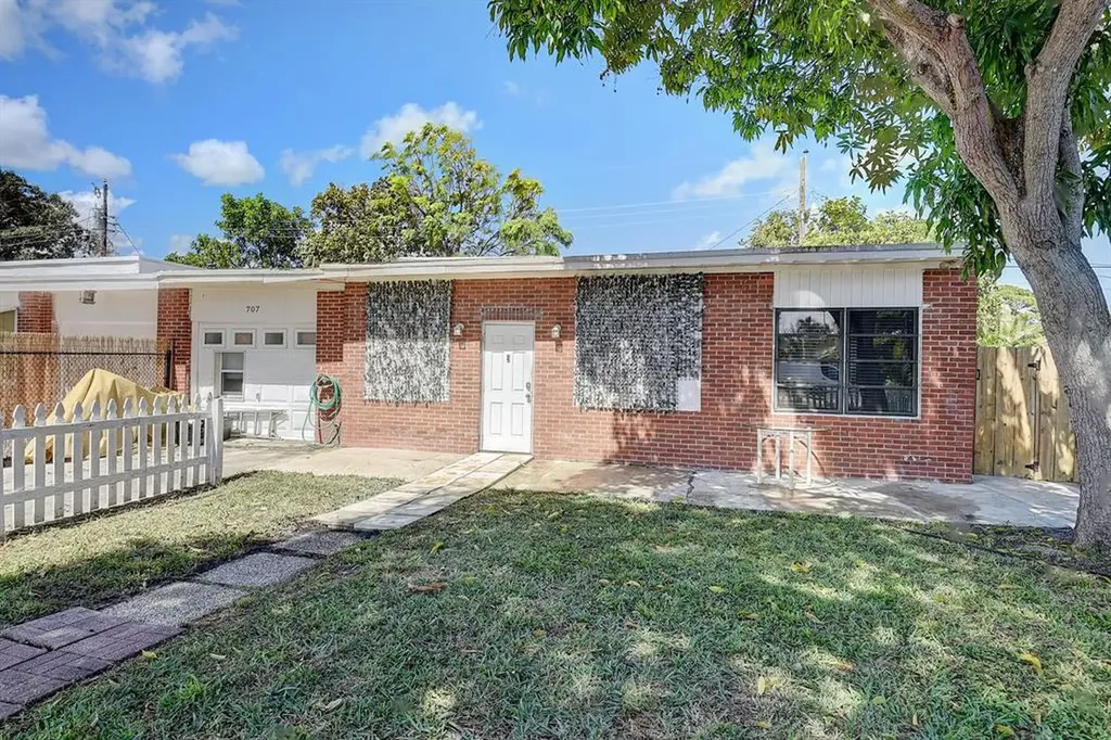 707 SW 9th Court Delray Beach FL 33444