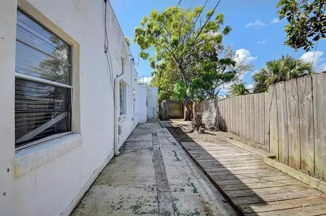 707 SW 9th Court Delray Beach FL 33444