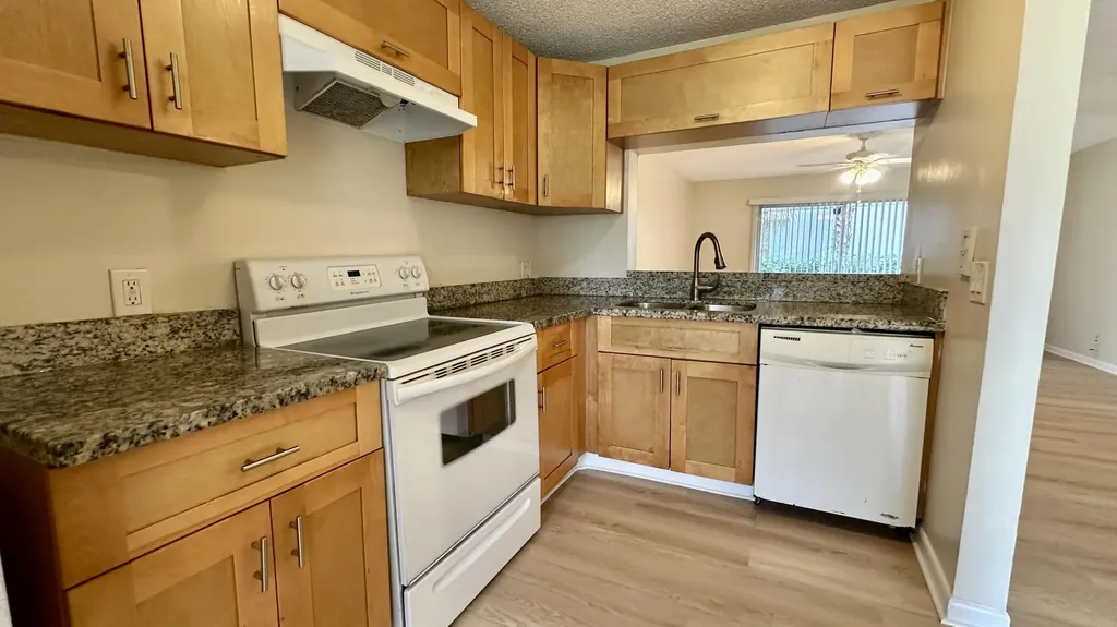 1441 NW 94th Way Coral Springs FL 33071
