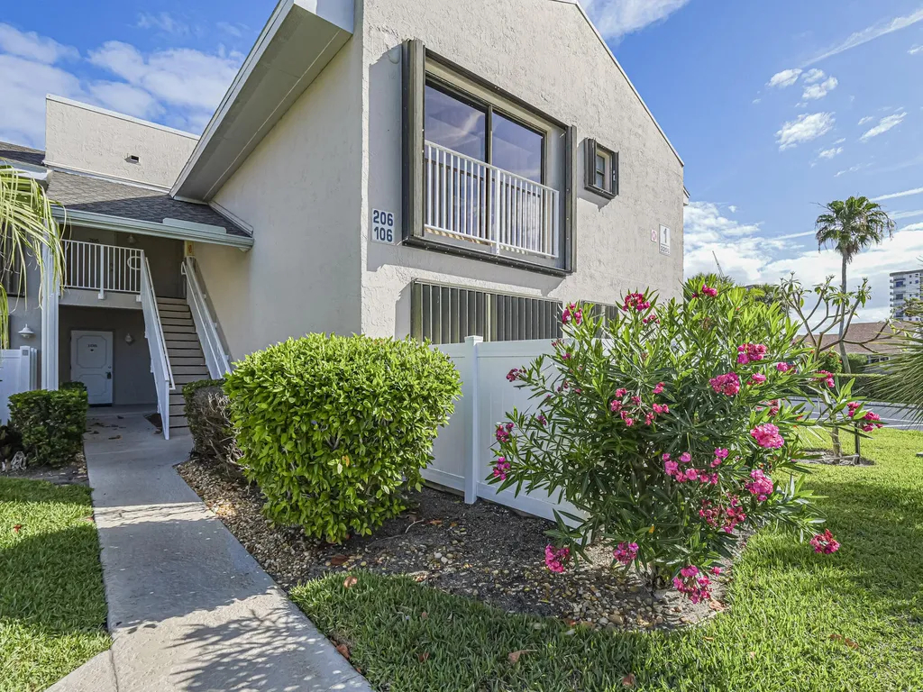 3206 S Lakeview Circle Hutchinson Island FL 34949