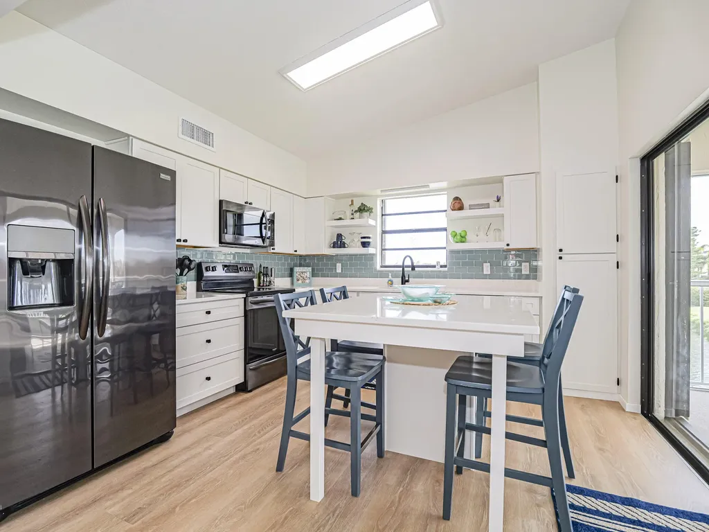 3206 S Lakeview Circle Hutchinson Island FL 34949