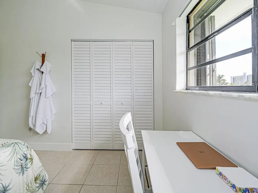 3206 S Lakeview Circle Hutchinson Island FL 34949