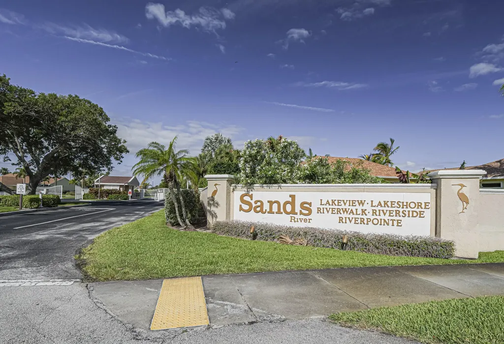 3206 S Lakeview Circle Hutchinson Island FL 34949