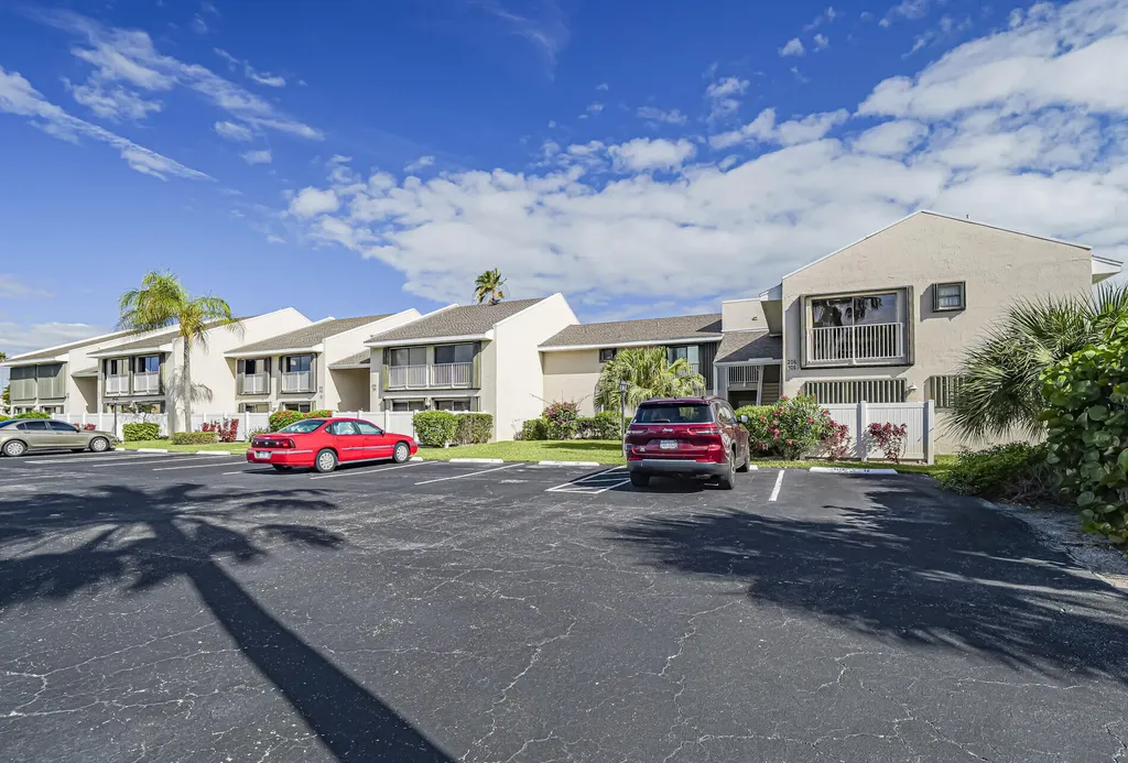 3206 S Lakeview Circle Hutchinson Island FL 34949