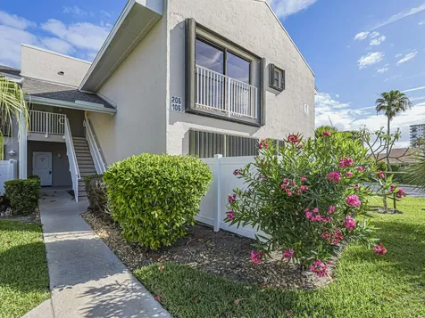 3206 S Lakeview Circle Hutchinson Island FL 34949