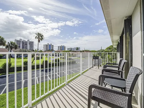 3206 S Lakeview Circle Hutchinson Island FL 34949