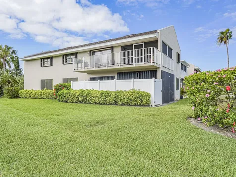 3206 S Lakeview Circle Hutchinson Island FL 34949