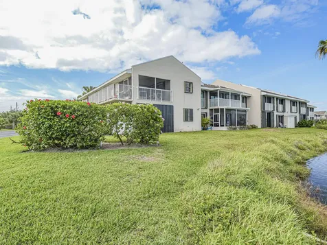 3206 S Lakeview Circle Hutchinson Island FL 34949
