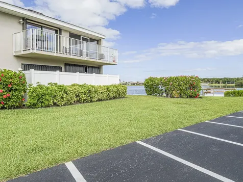 3206 S Lakeview Circle Hutchinson Island FL 34949