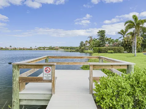 3206 S Lakeview Circle Hutchinson Island FL 34949
