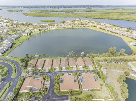 3206 S Lakeview Circle Hutchinson Island FL 34949