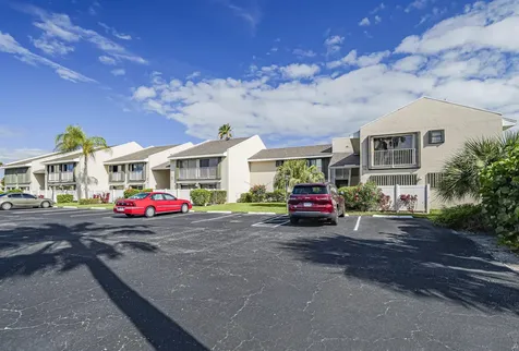 3206 S Lakeview Circle Hutchinson Island FL 34949