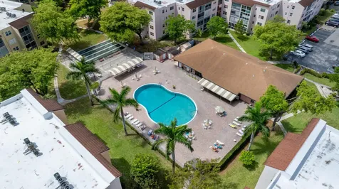 2801 Somerset Drive Lauderdale Lakes FL 33311