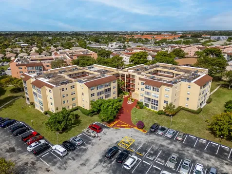 2801 Somerset Drive Lauderdale Lakes FL 33311