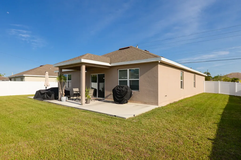 567 SW Paar Drive Port St Lucie FL 34953