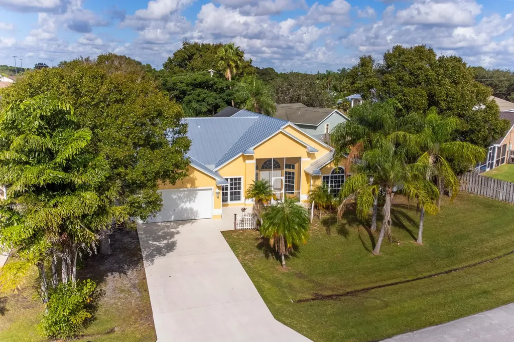 3502 SE Hyde Circle Port St Lucie FL 34984