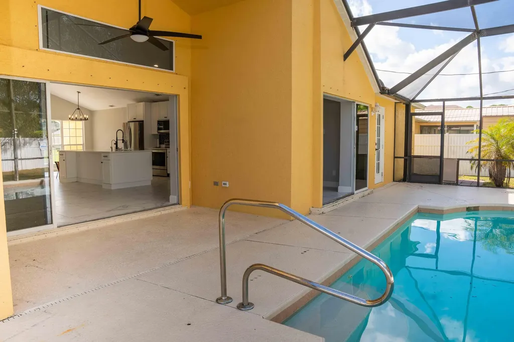 3502 SE Hyde Circle Port St Lucie FL 34984