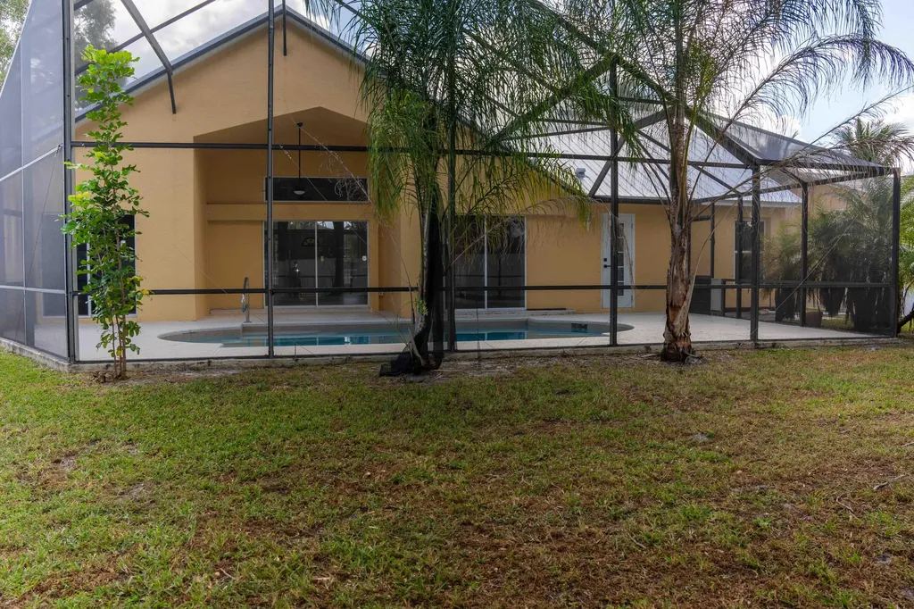3502 SE Hyde Circle Port St Lucie FL 34984